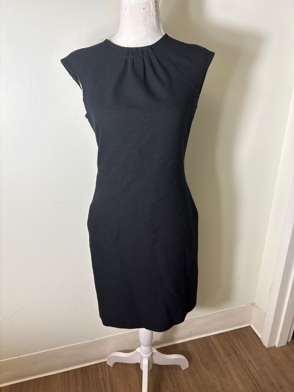 Carolina Herrera Black Sleeveless Knee Length Sheeth Dress Sz 6